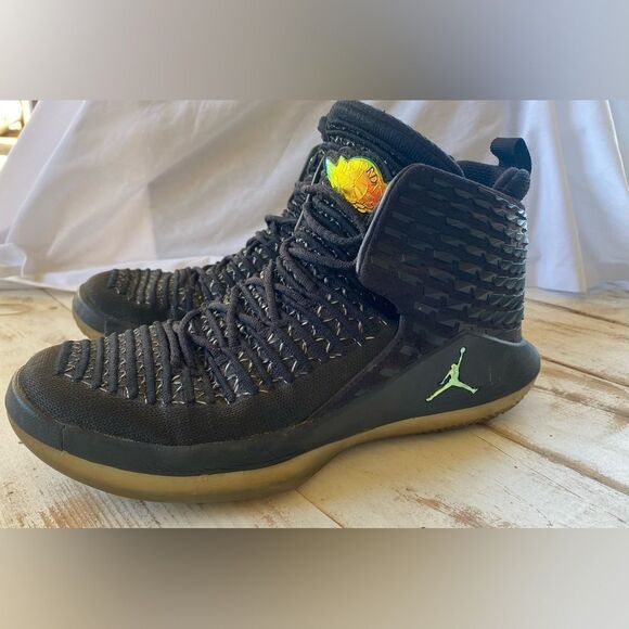 NIKE Air Jordans “Black Cat” 32 XXXII Black Basketball sneakers Youth sz 6 EUC main image 4